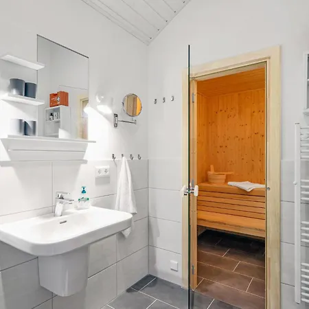 Amazing Home In Krems Iiwarderbrueck With Sauna *